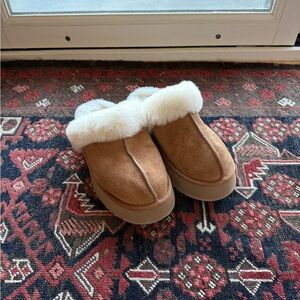 UGG Disquette Tan and White Women's Slippers
